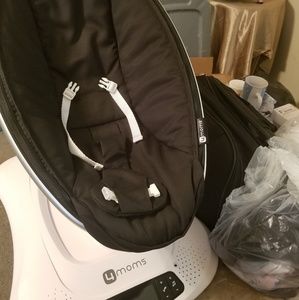 mamaRoo 4 mom